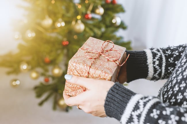 How to Bring In-Store Holiday Shopping Experiences Online